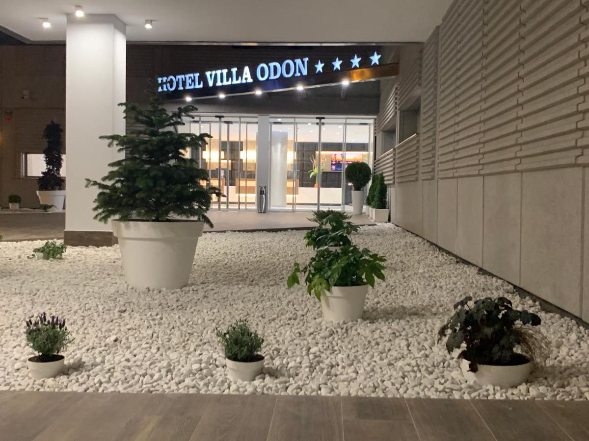 Hotel Villa Odon Villaviciosa de Odón エクステリア 写真